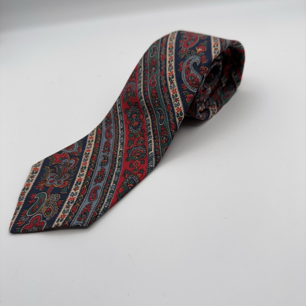 Liberty Of London 100% Silk Tie Printed In England 55" Long 3.5" Wide‎ Paisley